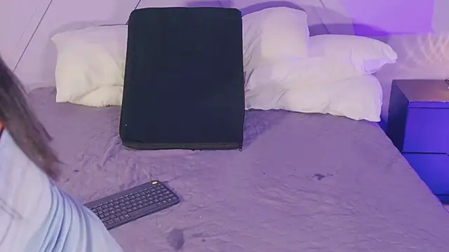 emmajohnss online show from 5, 8, 2026