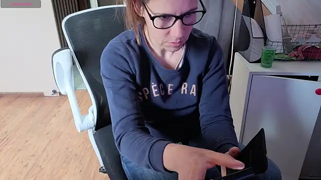 Lina lou4 online show from 4, 5, 2026