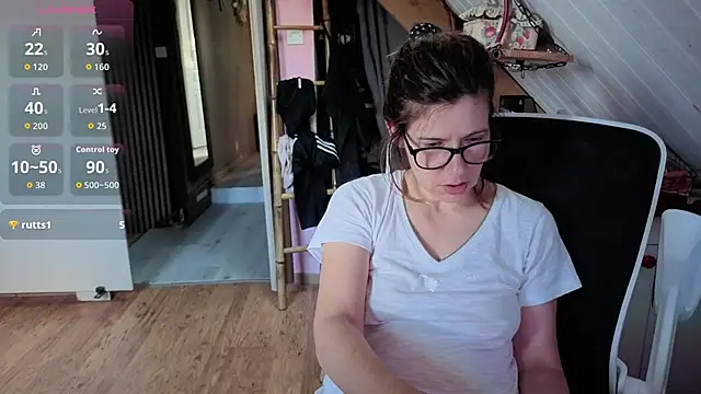 Lina lou4 online show from 13, 5, 2026