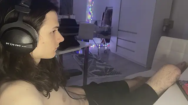 Snapshot of CandyChell chatting on 5, 2, 2026 CandyChell online show from 5, 2, 2026