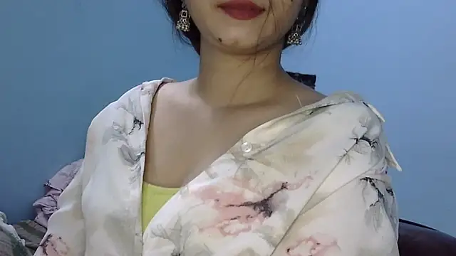 Snapshot of lovelydesi21 chatting on 8, 10, 2025 lovelydesi21 online show from 8, 10, 2025