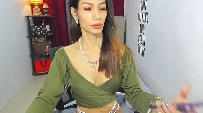 Snapshot of Trixie_Mattel21 chatting on 5, 3, 2025 Trixie Mattel21 online show from 5, 3, 2025