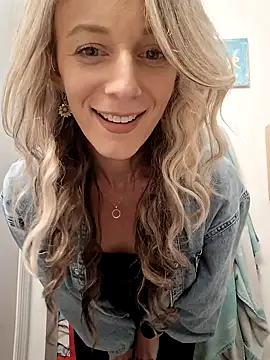 Snapshot of Heyitsmee33 chatting on 11, 3, 2025 Heyitsmee33 online show from 11, 3, 2025