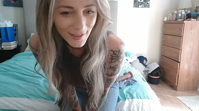 Snapshot of Heyitsmee33 chatting on 9, 5, 2026 Heyitsmee33 online show from 9, 5, 2026