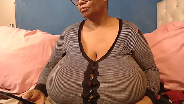 CUTEFIRMMELONSS online show from 7, 10, 2025