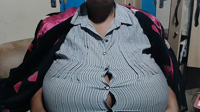 CUTEFIRMMELONSS online show from 10, 7, 2026