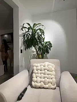 EllaSanz  online show from 14, 1, 2025