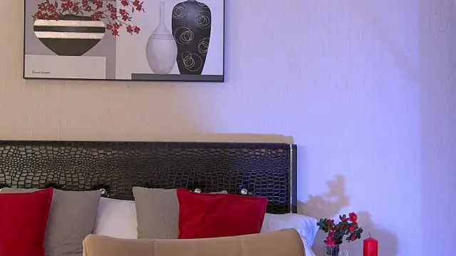 VirginieCruz online show from 6, 3, 2025