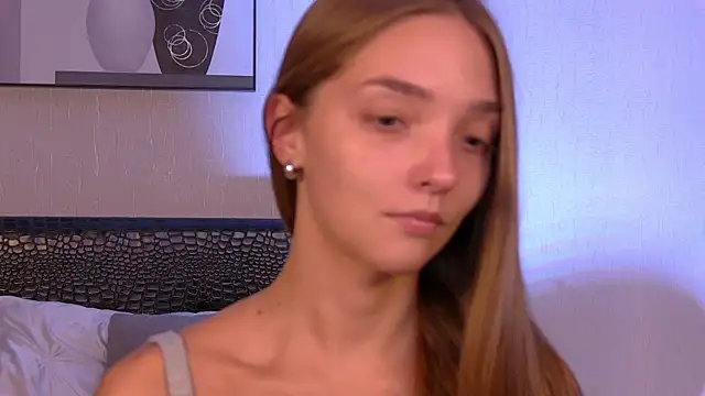 VirginieCruz online show from 8, 9, 2025