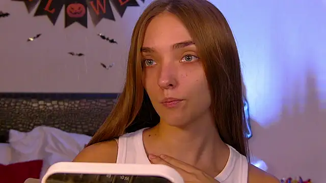 VirginieCruz online show from 28, 10, 2025