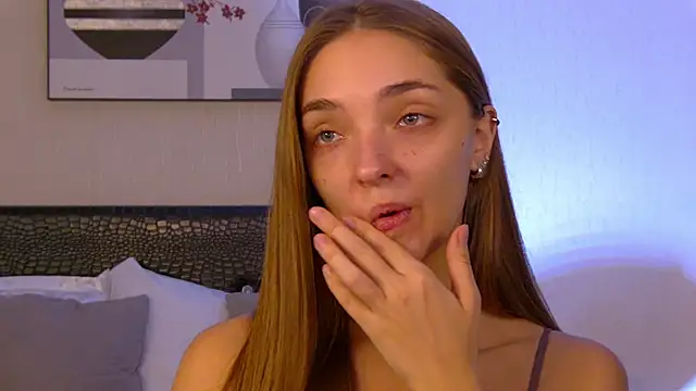 VirginieCruz online show from 8, 11, 2025