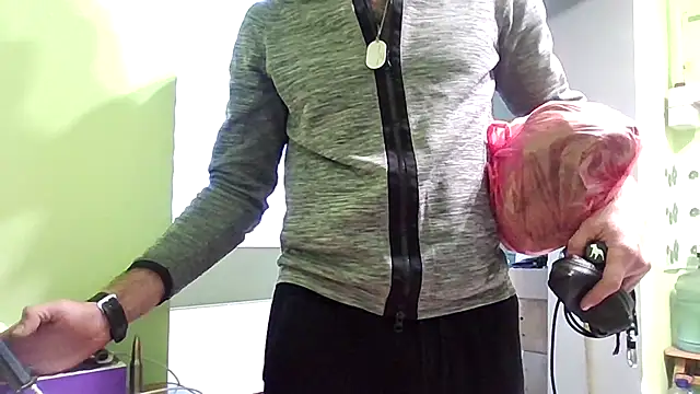 Snapshot of SexSanich chatting on 26, 9, 2025 SexSanich online show from 26, 9, 2025