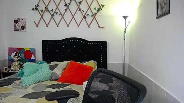 naughty girl 4u online show from 23, 4, 2026