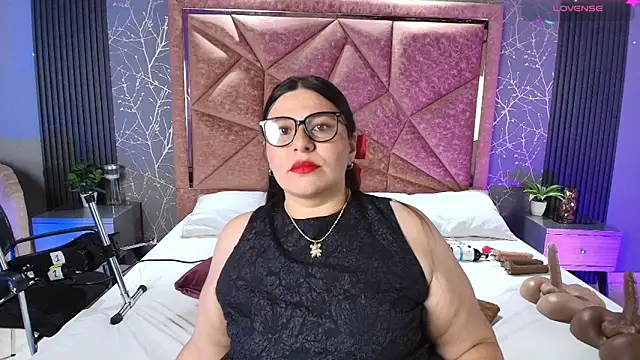 Amanda-Cruz online show from 1, 12, 2025