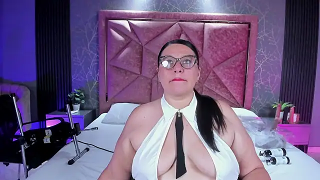 Amanda-Cruz online show from 19, 6, 2026