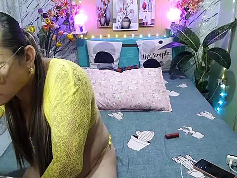 UrAsianPrincessDanie online show from 10, 9, 2025