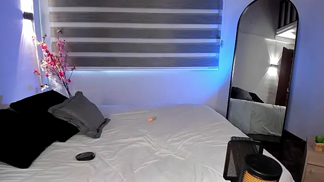 MERIDA TAYLOR online show from 17, 9, 2025