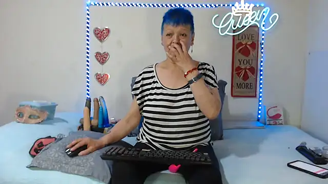 loquitaqueen011 online show from 12, 7, 2026