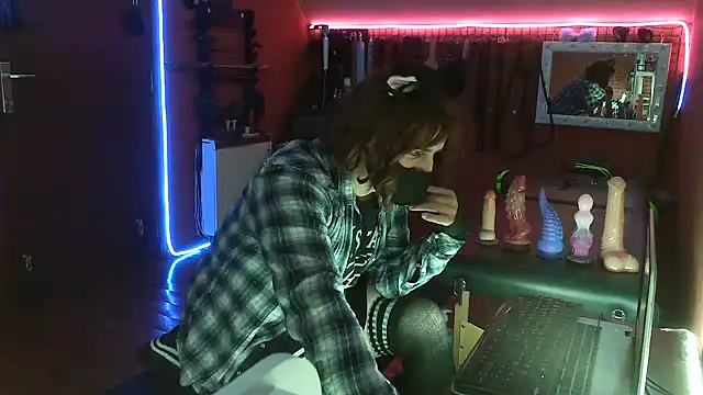 Ginny-the-bdsm-nympho online show from 4, 6, 2026