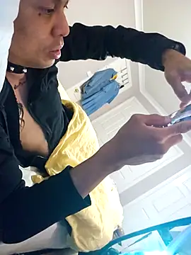 Snapshot of AmGuy23 chatting on 12, 11, 2025 AmGuy23 online show from 12, 11, 2025