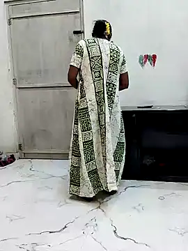 Snapshot of Queen_Dolly chatting on 1, 12, 2024 Queen Dolly online show from 1, 12, 2024