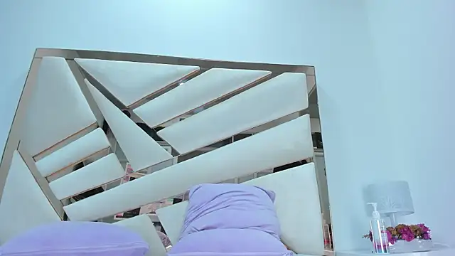 Naughty  Mom online show from 21, 3, 2025