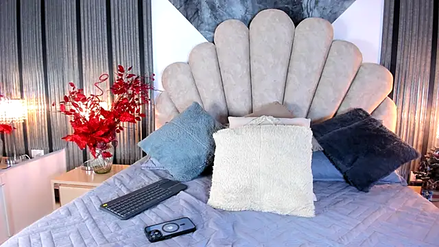 Naughty  Mom online show from 6, 1, 2026