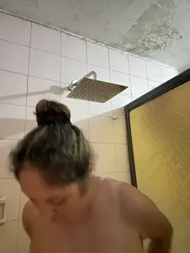 Snapshot of gabiTetas chatting on 28, 10, 2025 gabiTetas online show from 28, 10, 2025