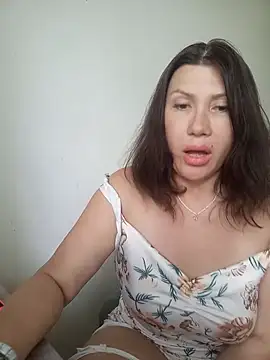 Snapshot of ROXOLANAA_SEXY chatting on 5, 6, 2026 ROXOLANAA SEXY online show from 5, 6, 2026