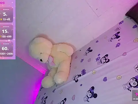 katie white online show from 6, 10, 2025