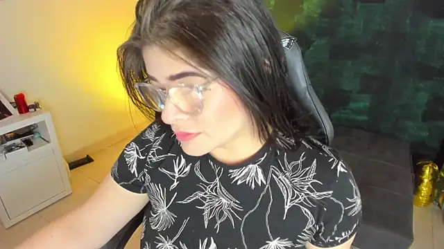 Snapshot of BellaFlaming chatting on 28, 1, 2025 BellaFlaming online show from 28, 1, 2025