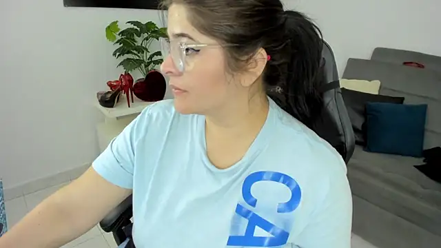 Snapshot of BellaFlaming chatting on 15, 2, 2025 BellaFlaming online show from 15, 2, 2025