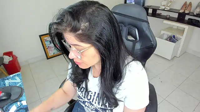 BellaFlaming online show from 4, 5, 2026