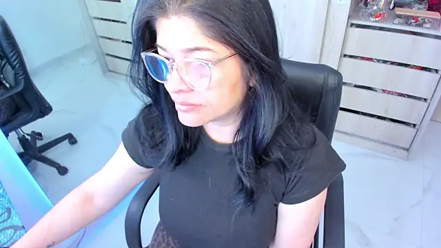 BellaFlaming online show from 25, 6, 2026