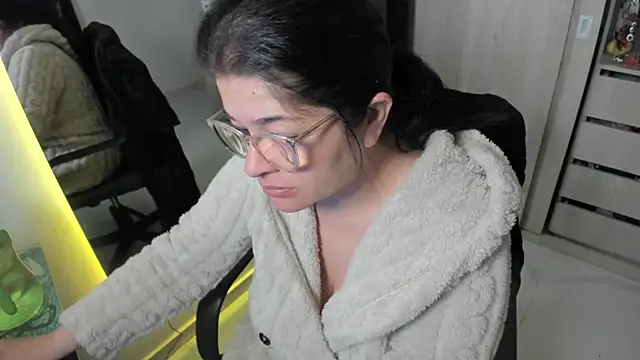 BellaFlaming online show from 21, 7, 2026