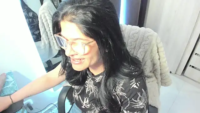 BellaFlaming online show from 5, 8, 2026