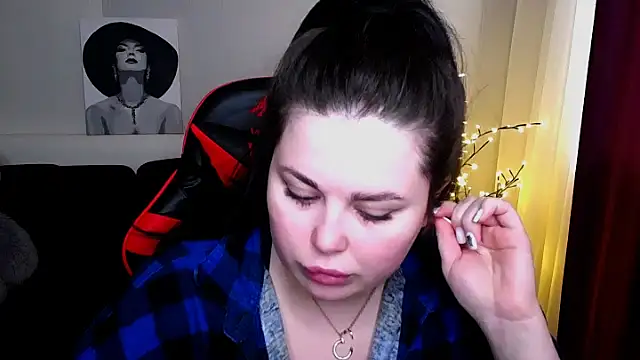 Emily Mo online show from 19, 2, 2025