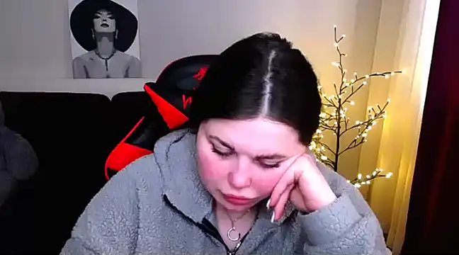 Emily Mo online show from 27, 2, 2025