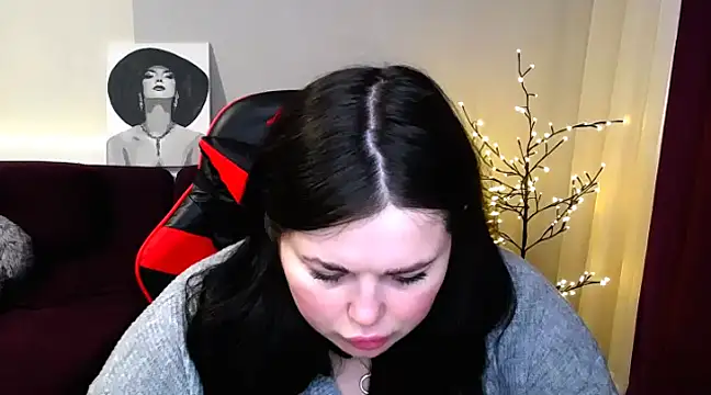 Emily Mo online show from 1, 3, 2025