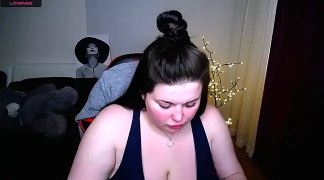 Emily Mo online show from 4, 3, 2025