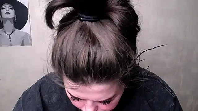 Emily Mo online show from 18, 9, 2025