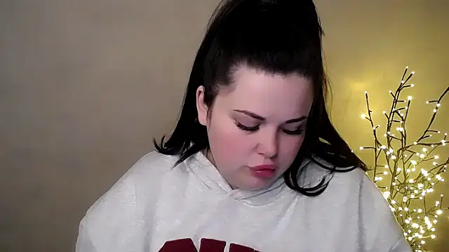 Emily Mo online show from 27, 11, 2025