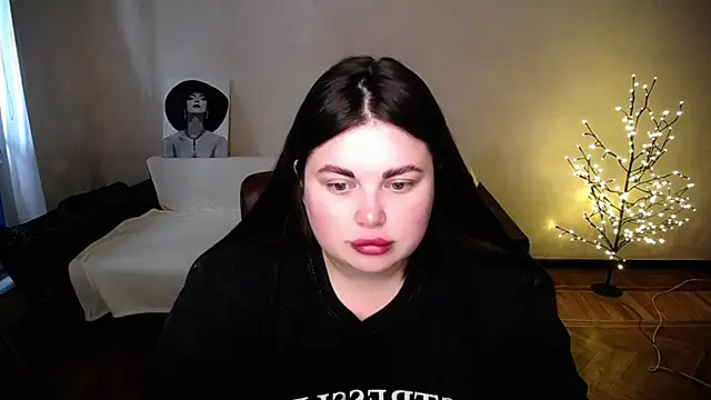 Emily Mo online show from 25, 6, 2026