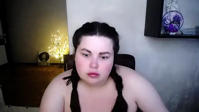 Emily Mo online show from 28, 6, 2026