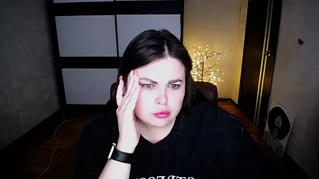 Emily Mo online show from 11, 7, 2026