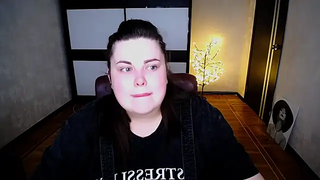 Emily Mo online show from 25, 7, 2026