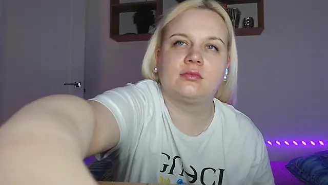 Karolina love  online show from 17, 2, 2026