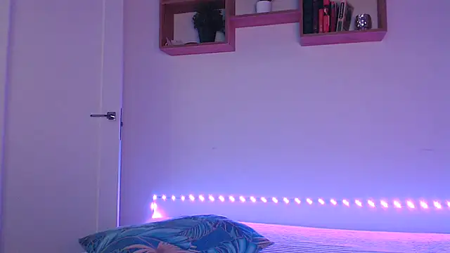 Snapshot of Karolina_love_ chatting on 8, 4, 2026 Karolina love online show from 8, 4, 2026