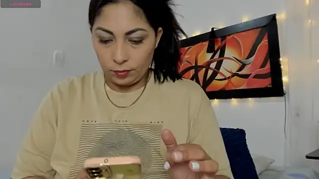 Lauralove 69 online show from 13, 5, 2026