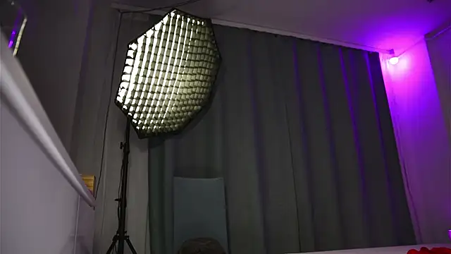 oliviabennett2022 online show from 14, 2, 2025